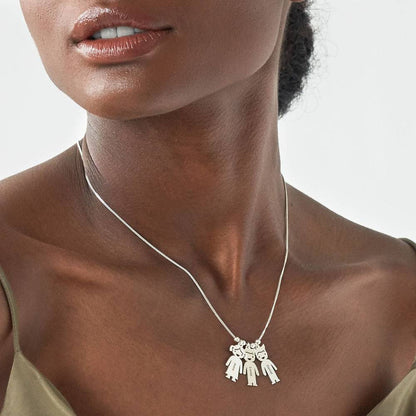 Léa Family Name Necklace